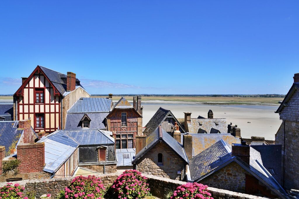 mont saint michel, houses, city-7380315.jpg